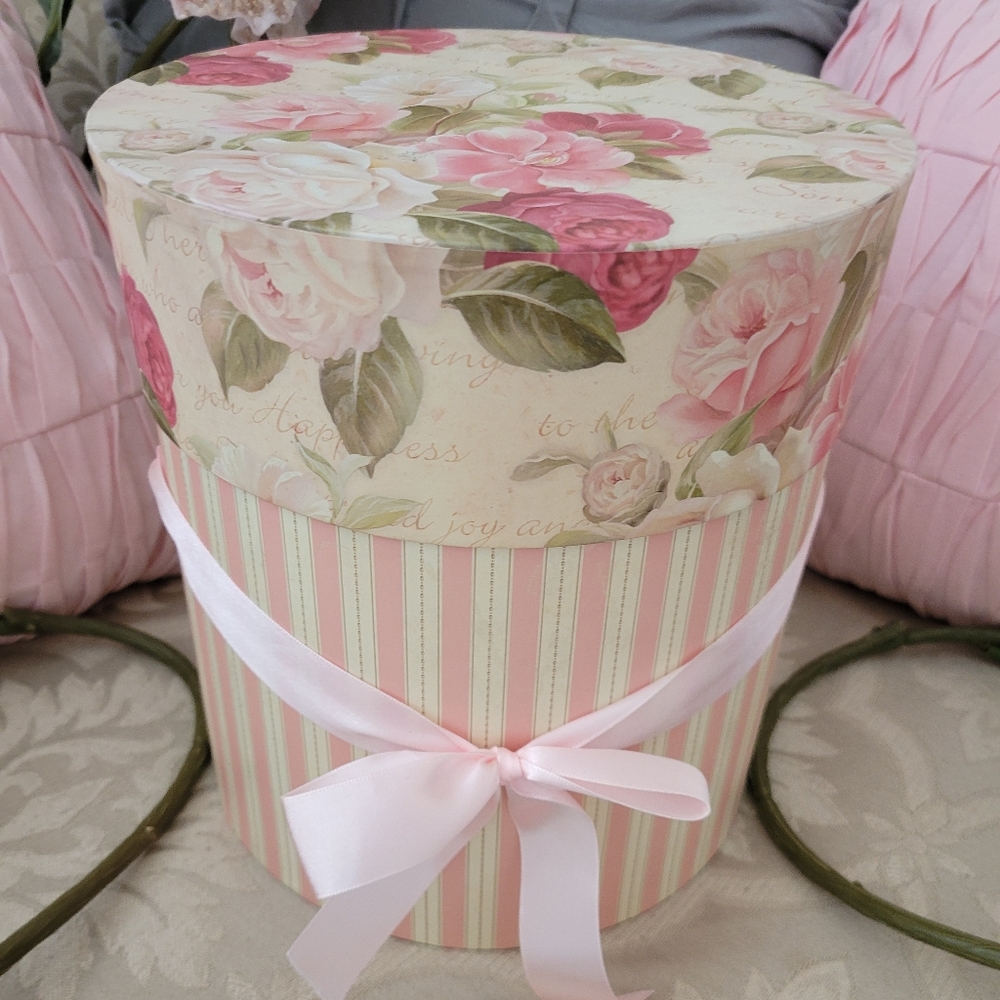 🌸MYSTERY BOX🏀 - Picture 3 of 6